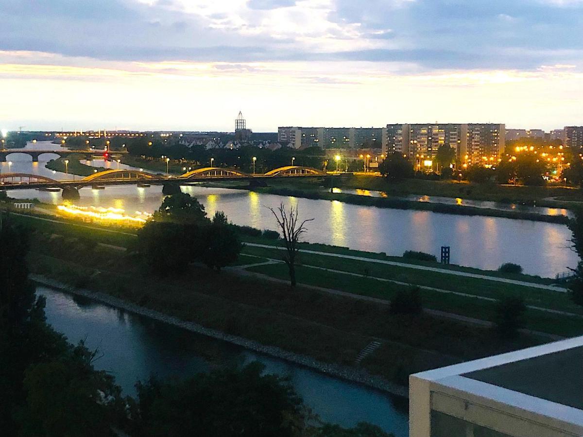 Apartament Z Tarasem I Widokiem Na Odre 弗罗茨瓦夫 外观 照片